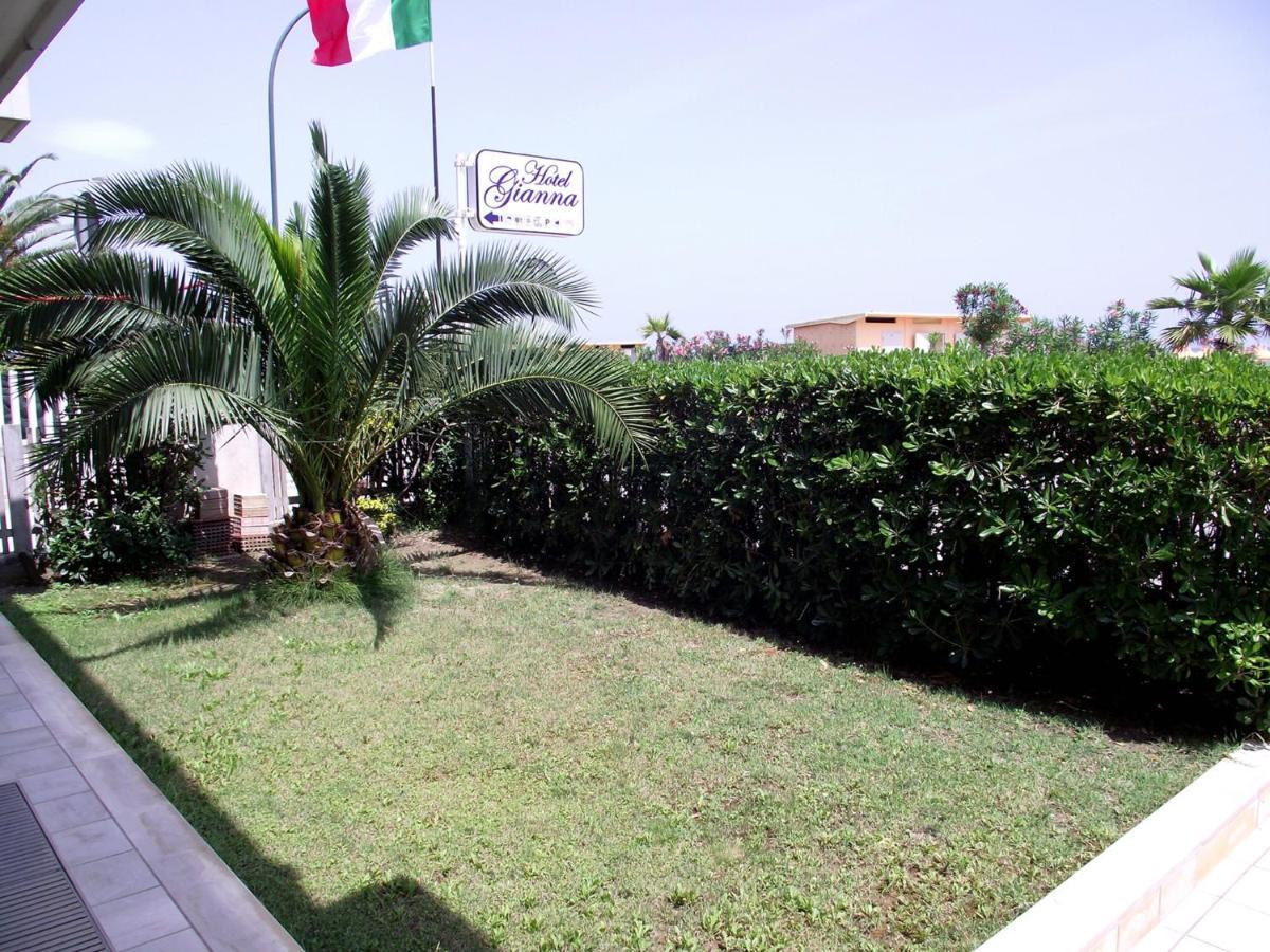 Hotel Gianna Roseto Degli Abruzzi Esterno foto