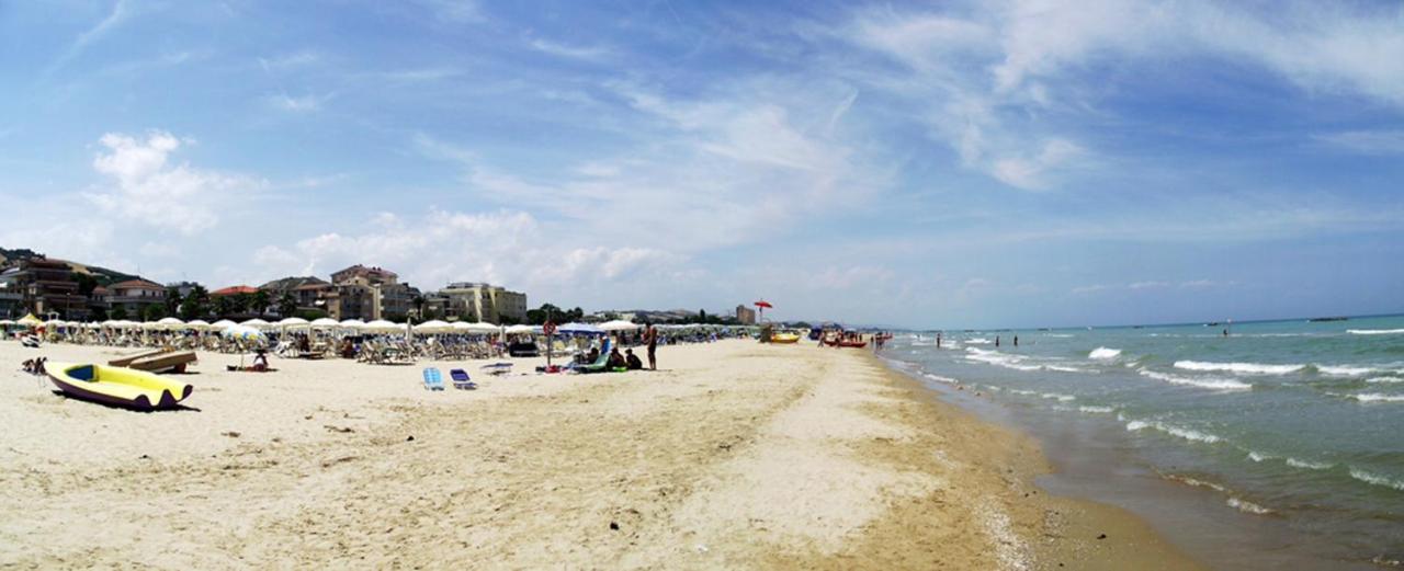 Hotel Gianna Roseto Degli Abruzzi Esterno foto