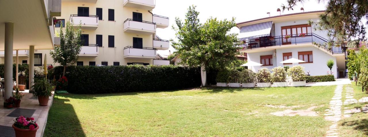 Hotel Gianna Roseto Degli Abruzzi Esterno foto