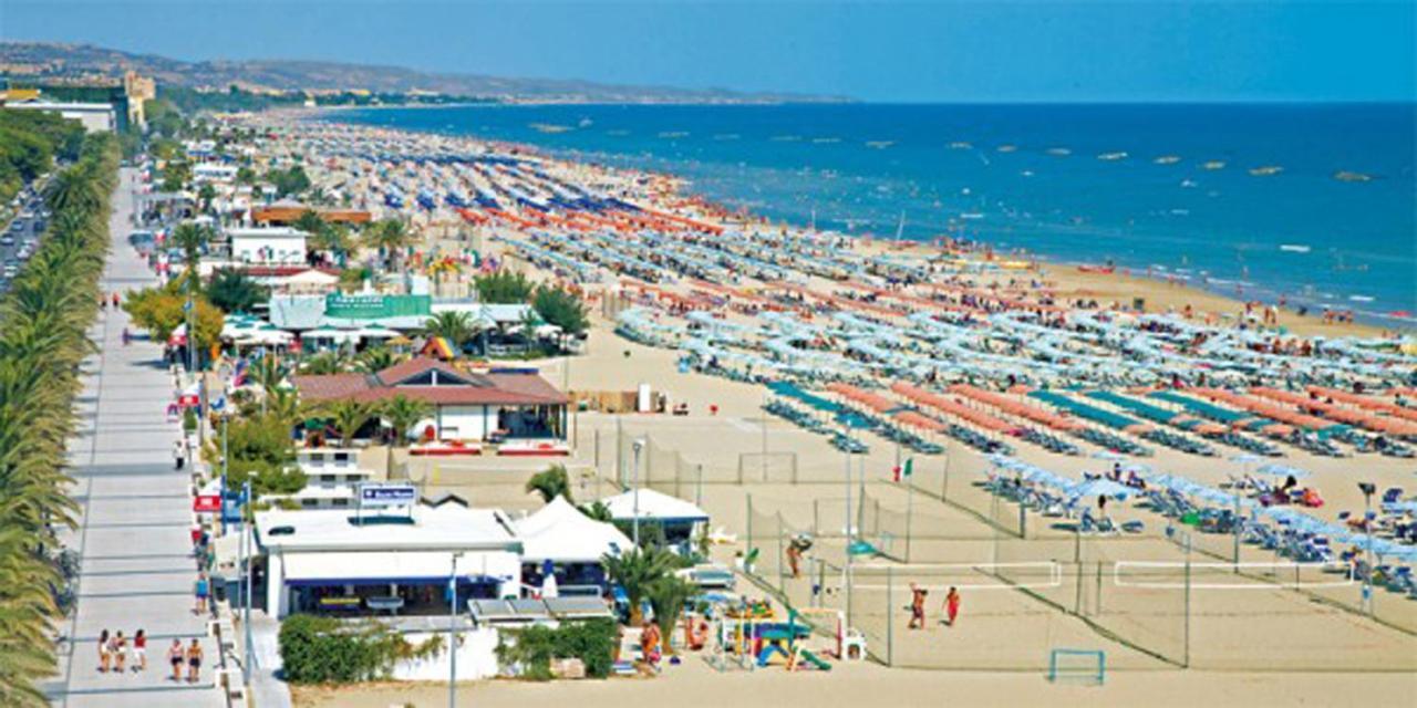 Hotel Gianna Roseto Degli Abruzzi Esterno foto