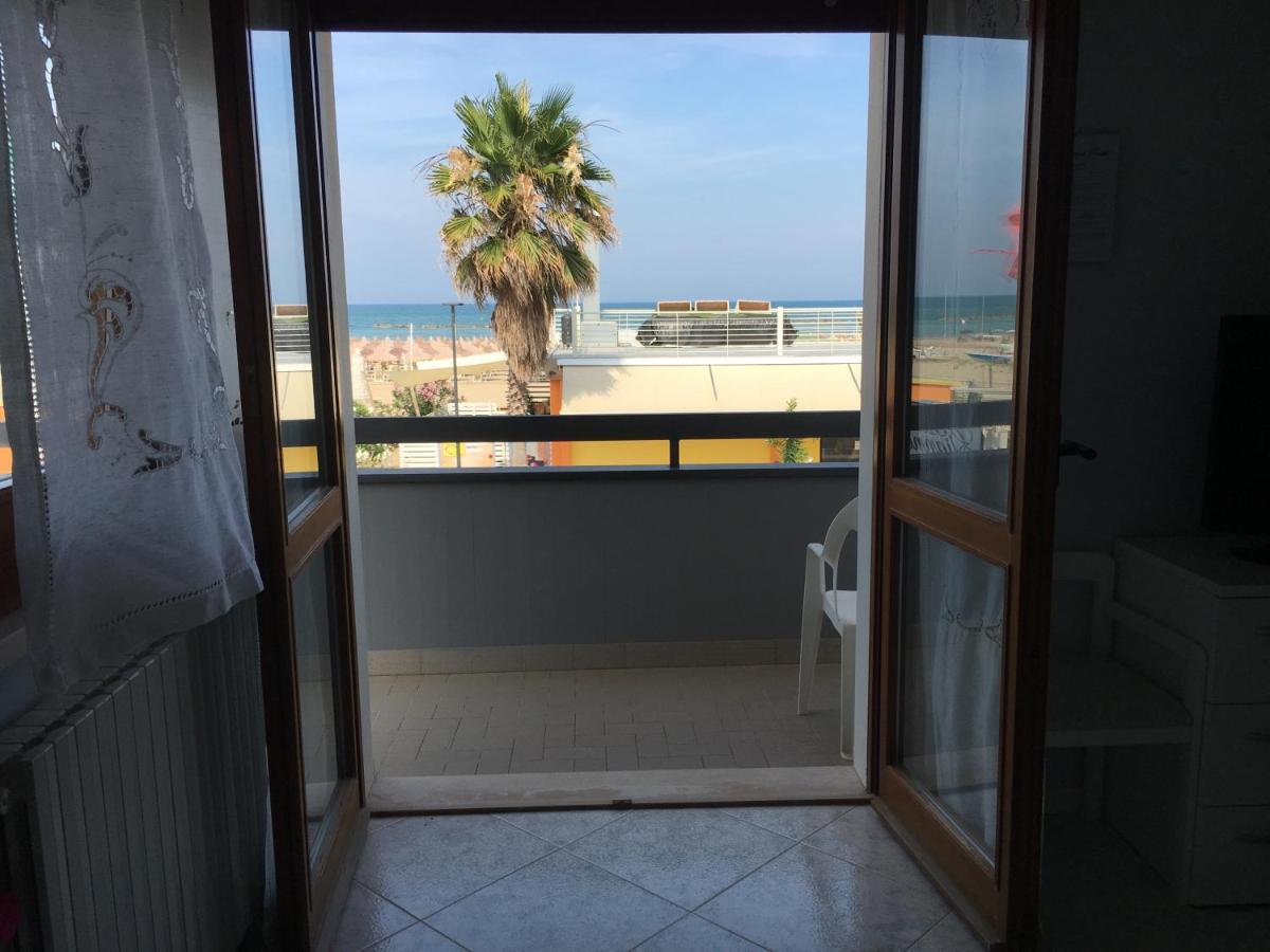 Hotel Gianna Roseto Degli Abruzzi Esterno foto