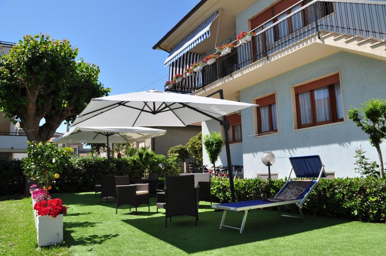 Hotel Gianna Roseto Degli Abruzzi Esterno foto