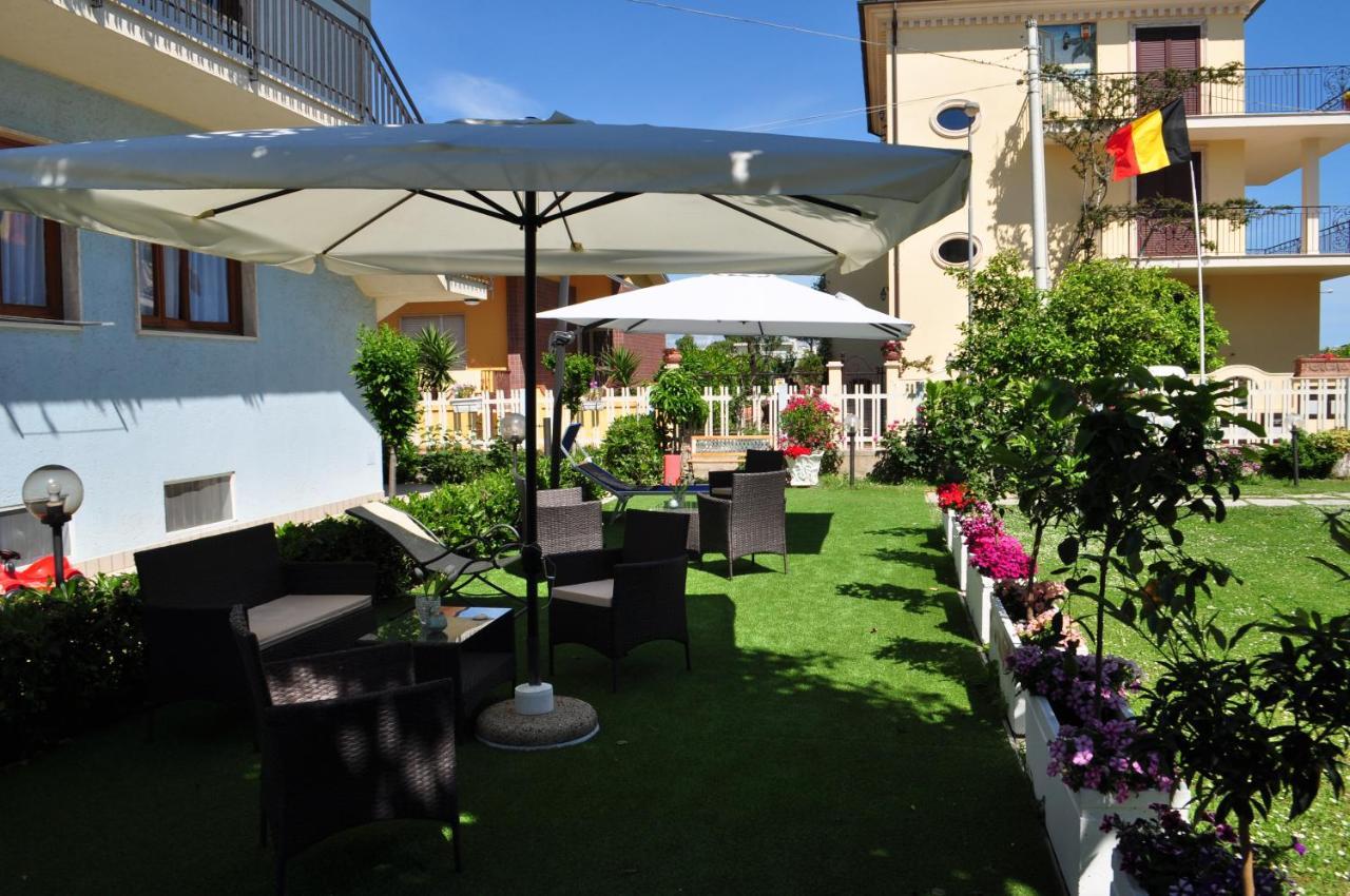 Hotel Gianna Roseto Degli Abruzzi Esterno foto
