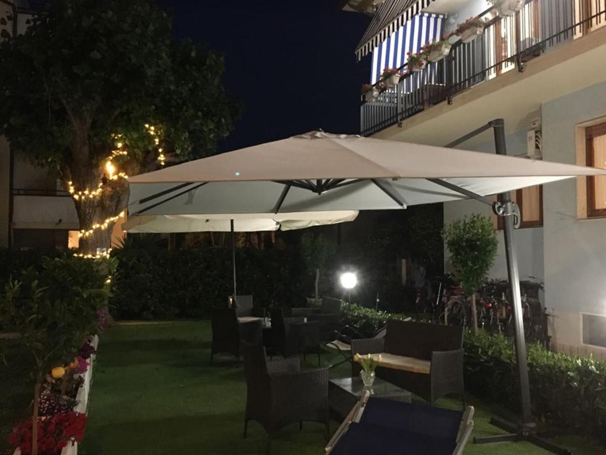 Hotel Gianna Roseto Degli Abruzzi Esterno foto